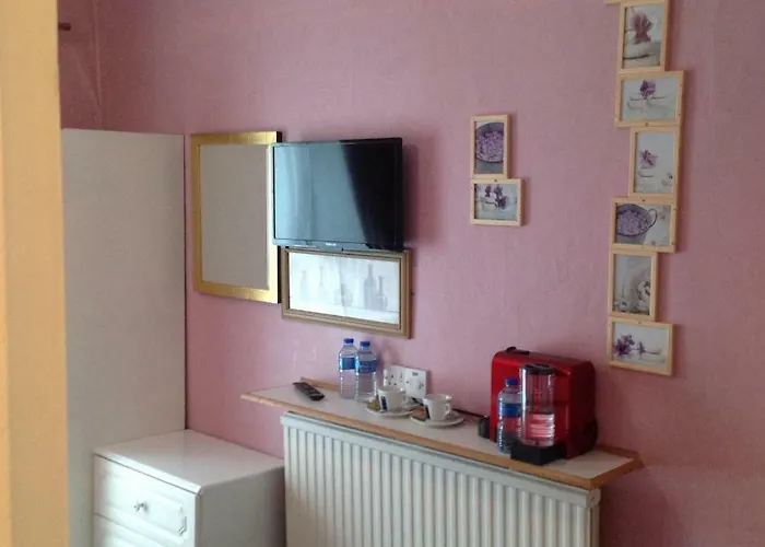 Guest house Sheehans On Main Street 3*